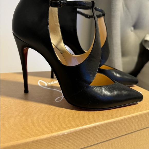 Authentic Christian Louboutin heel - Picture 2 of 3